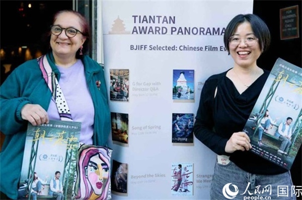 《朝云暮雨》放映前，觀眾前同主辦方互動。楊浩鵬攝