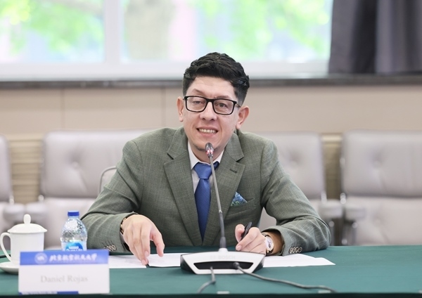 哥倫比亞教育部長丹尼爾?羅哈斯一行訪問北京航空航天大學(xué)。北航供圖