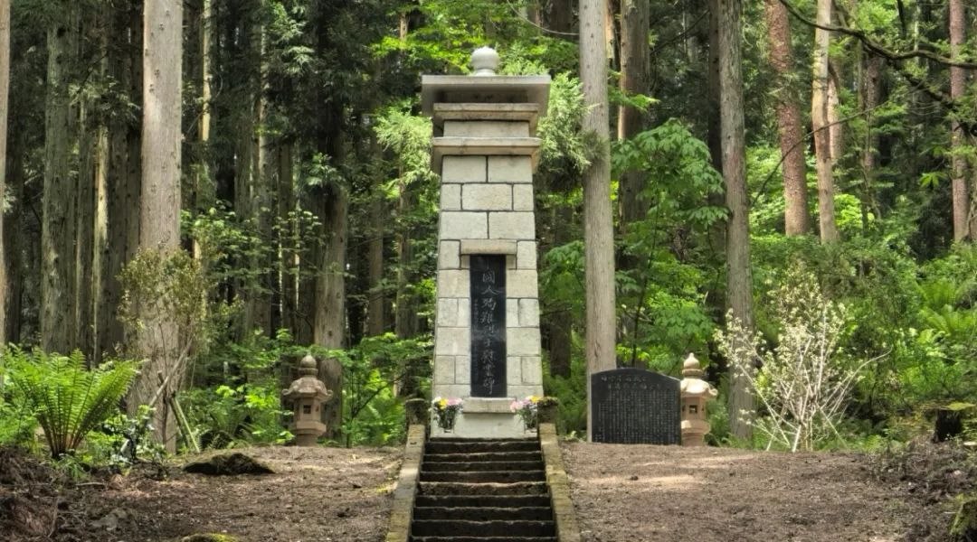 福島縣豬苗代町中國殉難勞工慰靈碑修繕完工暨植樹祭掃儀式舉行。中國駐新潟總領館供圖