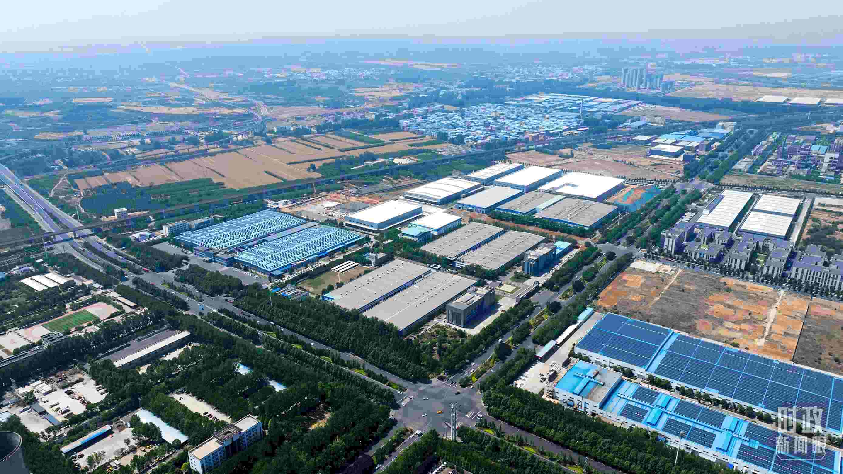 △俯瞰洛陽軸承集團股份有限公司。（總臺央視記者范凱拍攝）