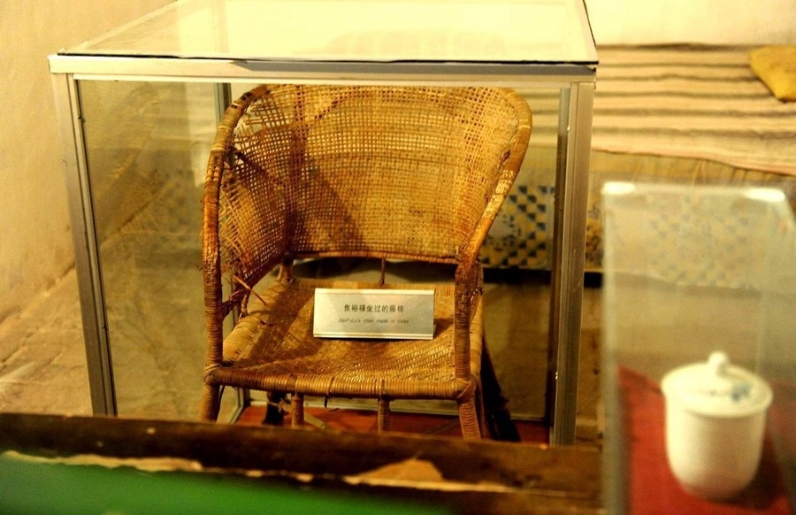 這是在河南省蘭考縣焦裕祿同志紀(jì)念館內(nèi)拍攝的焦裕祿曾用過的藤椅（2014年5月5日攝）。新華社記者 朱祥 攝