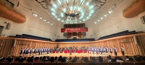 重慶大學(xué)城樹人小學(xué)校管樂團(tuán)參加比賽。