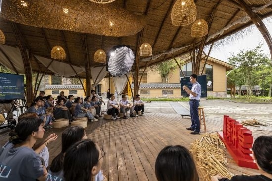 川美講堂。