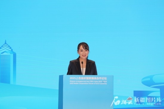 5月23日，在2025上合組織國家媒體合作論壇青年文化交流營活動中，人民日報社記者阿爾達克·塔巴拉克發(fā)言。石榴云/新疆日報記者 李雄心攝