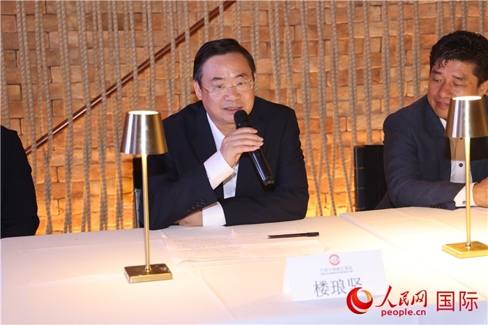 浙江省麗水市海外聯(lián)誼會會長樓瑯堅(jiān)在座談會上致辭。 人民網(wǎng)記者 時元皓攝