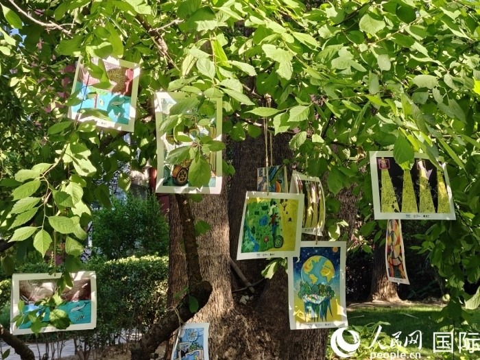 兒童環(huán)保繪畫展覽。人民網(wǎng)記者 李明攝