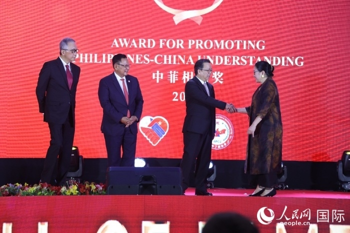 菲律賓前參議員許爾琦榮獲“終身成就獎(jiǎng)”。人民網(wǎng)記者樊帆 攝