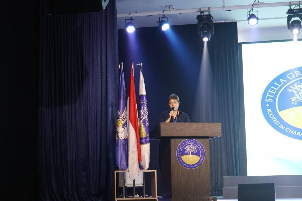 伊莉娜致辭。哈山努丁大學(xué)孔子學(xué)院供圖